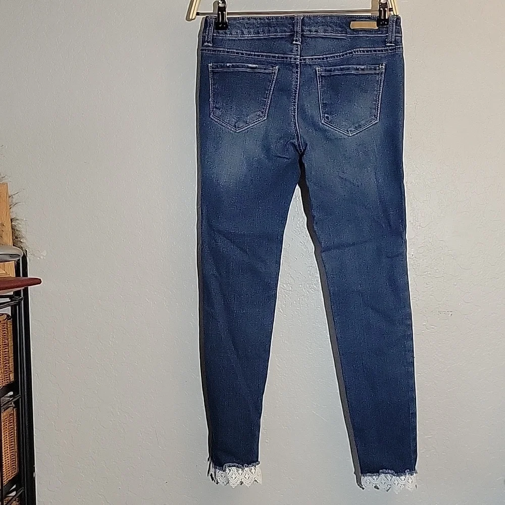 TRUE CRAFT 12 Distressed Skinny Crop Jeans W Lace Detail